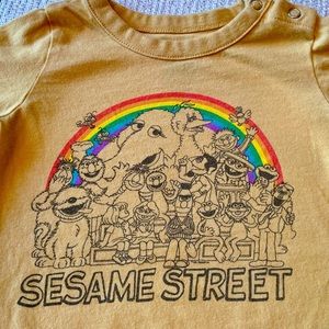 Baby Gap Sesame Street Onesie 6-12 month Soft Organic Cotton Yellow